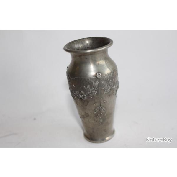 Petit vase 1900 �tain repouss�