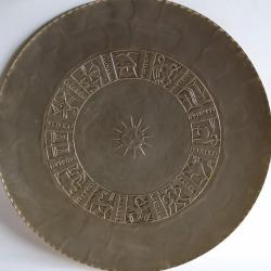 Grand plat aluminium anodis&eacute; Arthur Armour zodiac Art deco