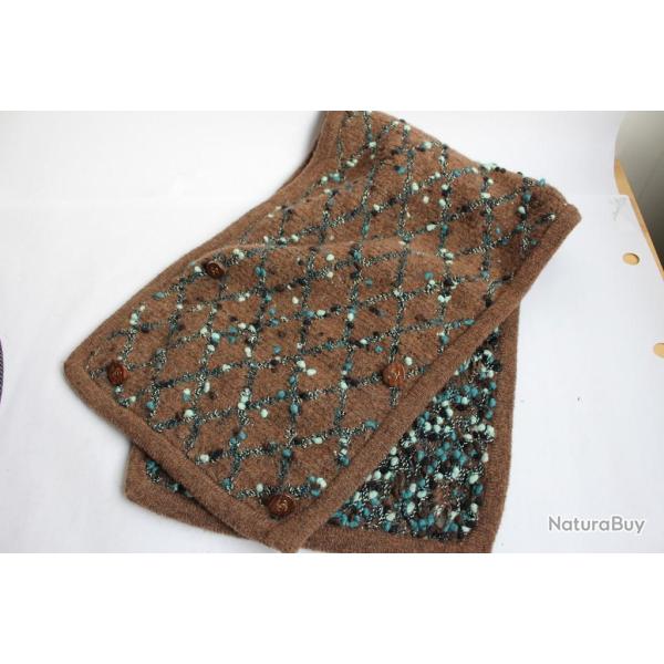 CHANEL Tour de cou boutonn�