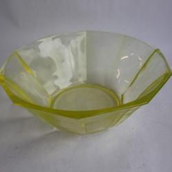 Coupe en verre &agrave; l'urane (Ouraline) Art de la table