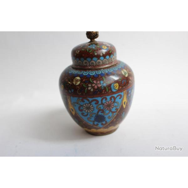 Petit vase couvert �maux cloisonn� Japon XIXe si�cle