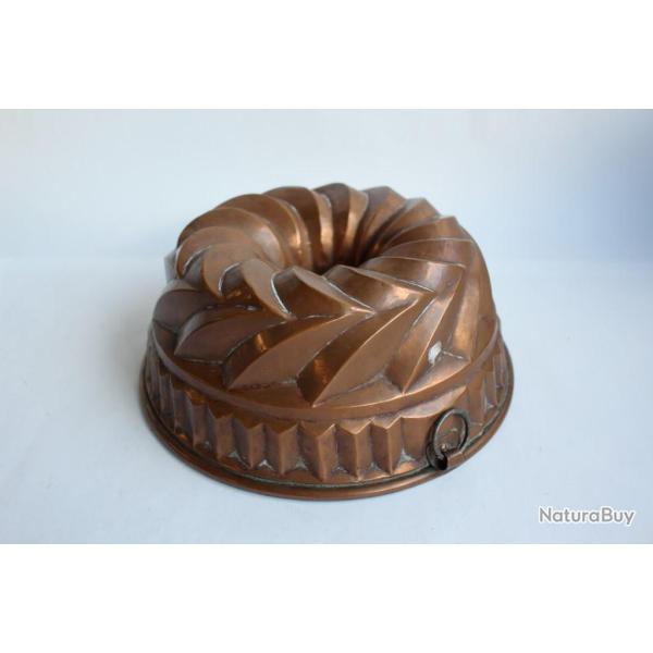 Grand moule a g�teaux p�tisserie cuisine Art populaire