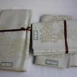 Nappe + 12 serviettes mi - fil en damass&eacute; or 140/280