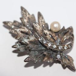 Ancienne broche argent rhodi&eacute; perle