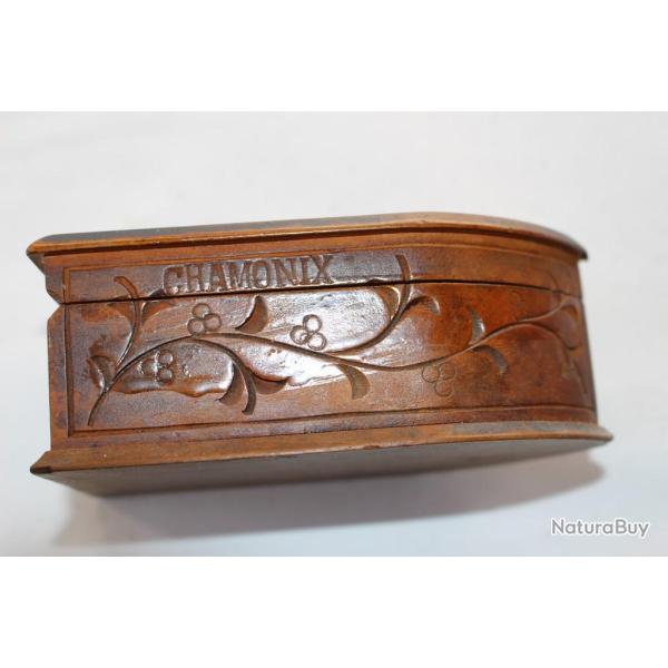 Boite a chapelet CHAMONIX bois sculpt� Art populaire