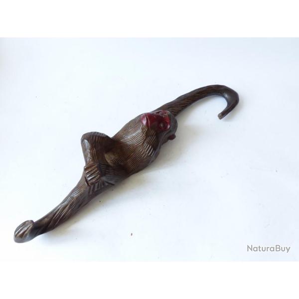 Porte manteau en bois sculpt� singe Art populaire Suisse Brienz