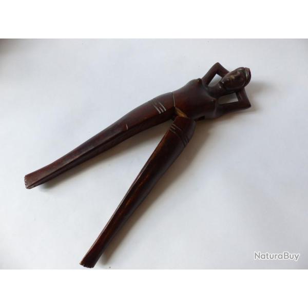 Casse noix bois �rotique Art populaire cuisine