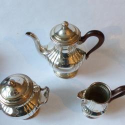 Service &agrave; th&eacute; et caf&eacute; en m&eacute;tal argent&eacute; Art de la table