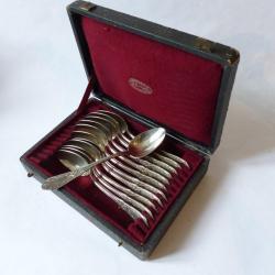 Douze cuill&egrave;res a dessert m&eacute;tal argent&eacute; Art de la table