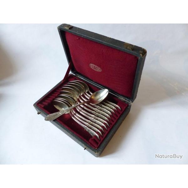 Douze cuill�res a dessert m�tal argent� Art de la table
