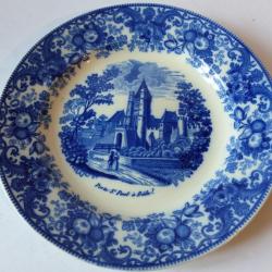 Assiette en fa&iuml;ence de Nyon Porte St Paul &agrave; B&acirc;le Art de la table