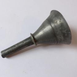 Ancien entonnoir &eacute;tain