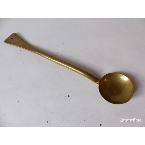 Grande cuill�re de service laiton cuisine restaurant