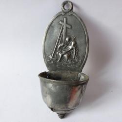 Ancien b&eacute;nitier &eacute;tain objets de culte religion