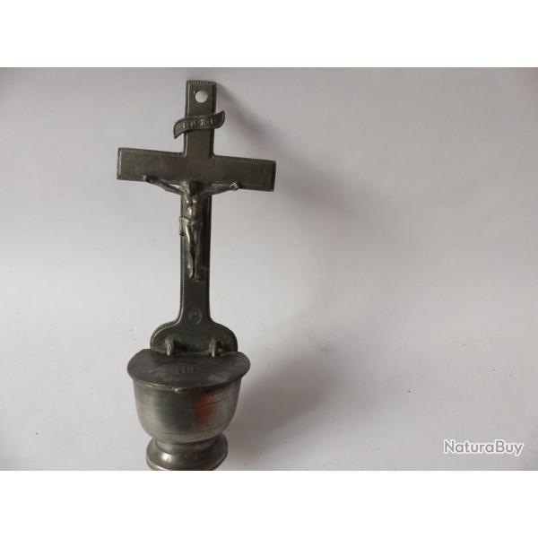 Ancien b�nitier �tain objets de culte religion