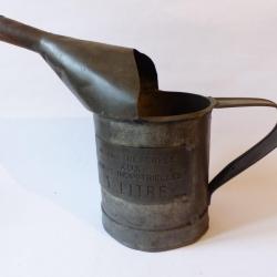 Verseuse mesure  pour huile m&eacute;canique automobile