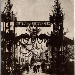 CPA La Rochette (Savoie) fêtes des Eaux