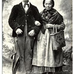 CPA Costumes de Savoie - Les Entremont