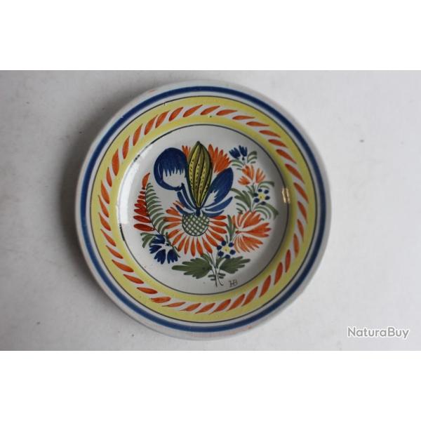 Assiette fa�ence de Quimper France Hubaudi�re