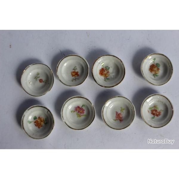 Petites assiettes porcelaine d�nette poup�es