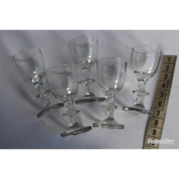 Cinq verres de poup�e