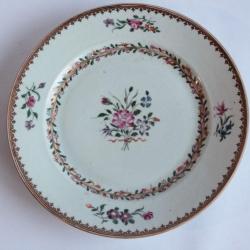 Assiette porcelaine chinoise d'exportation Qianlong XVIIIe si&egrave;cle
