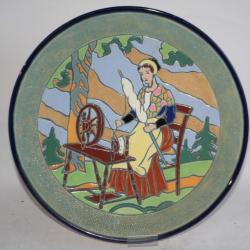 Assiette fa&iuml;ence &eacute;maill&eacute; Fileuse de laine Amphora Tch&eacute;coslovaquie