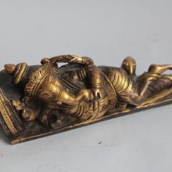 Ancien bronze Ganesh allong&eacute; divinit&eacute; indienne N&eacute;pal