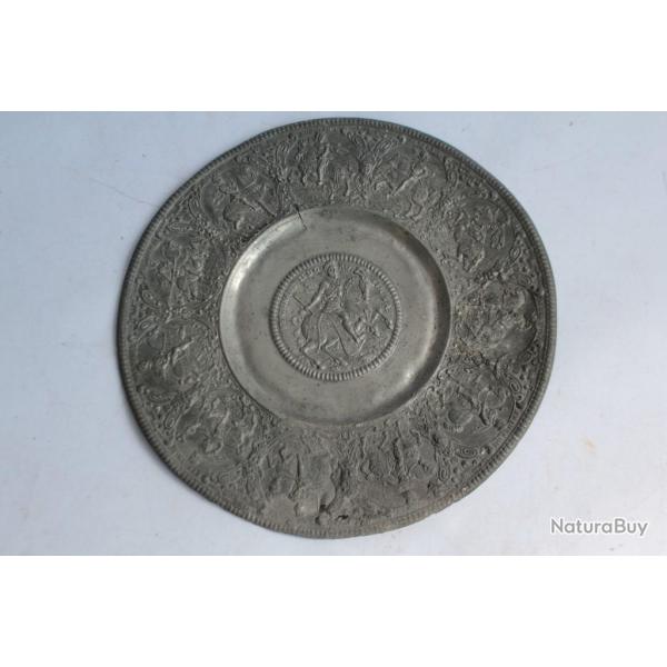 Assiette en �tain Ferdinand II Pat�ne de Nuremberg XVIIe si�cle