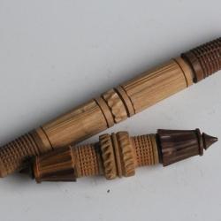 &Eacute;tuis &agrave; aiguilles bois sculpt&eacute; Art populaire couture