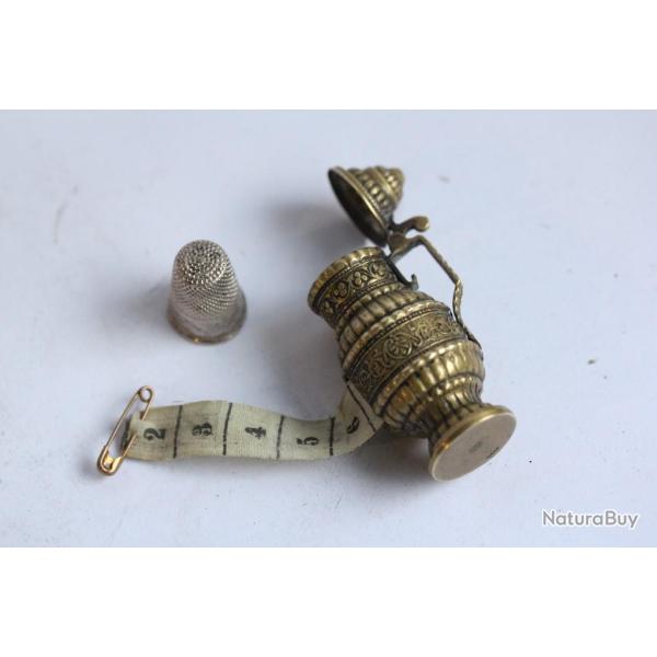 M�tre ruban Porte-d� � coudre Chope � bi�re Figural Tape Measure