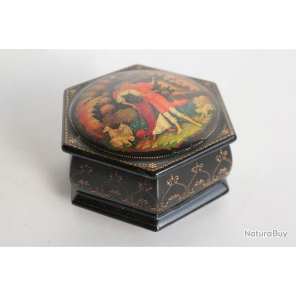 Bo�te laqu�e Russe hexagonale Palekh couple bergers