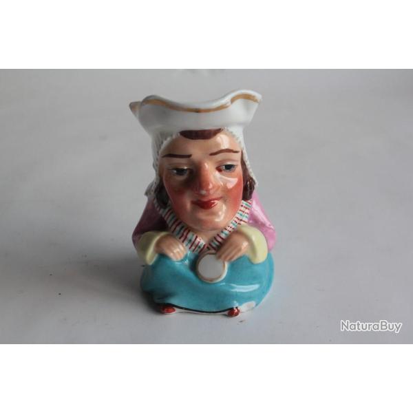 Pot � cr�me porcelaine figuratif Toby Jug