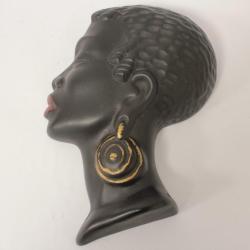 Masque mural c&eacute;ramique femme africaine ARTIS Tannay Suisse