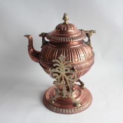 Ancienne Th&eacute;i&egrave;re Bouilloire cuivre repouss&eacute;