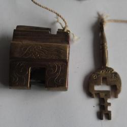 Ancien cadenas Indien Tricky avec clef