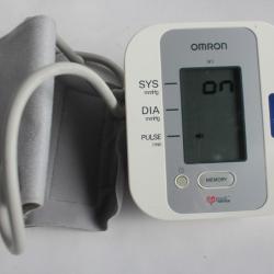 Tensiom&egrave;tre &eacute;lectronique au bras OMRON M3