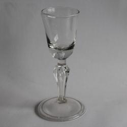 Verre &agrave; pied souffl&eacute; XVIIIe si&egrave;cle