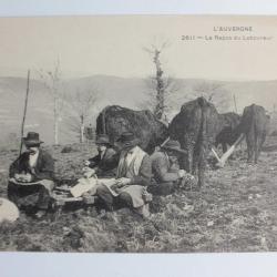 CPA France Auvergne n&deg;2611 Le repos du Laboureur