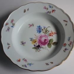 MEISSEN Assiette creuse porcelaine Fleurs Papillons XIXe si&egrave;cle