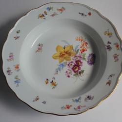 MEISSEN Assiette creuse porcelaine Fleurs Papillons XIXe si&egrave;cle