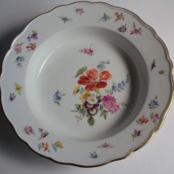 MEISSEN Assiette creuse porcelaine Fleurs Papillons XIXe si&egrave;cle