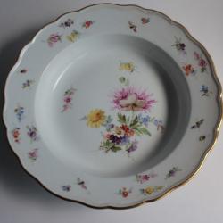 MEISSEN Assiette creuse porcelaine Fleurs Papillons XIXe si&egrave;cle