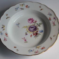 MEISSEN Assiette creuse porcelaine Fleurs Papillons XIXe si&egrave;cle