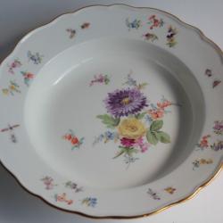 MEISSEN Assiette creuse porcelaine Fleurs Papillons XIXe si&egrave;cle