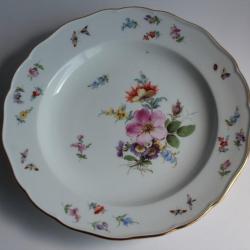 MEISSEN Assiette porcelaine Fleurs Papillons XIXe si&egrave;cle