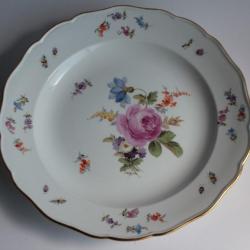 MEISSEN Assiette porcelaine Fleurs Papillons XIXe si&egrave;cle