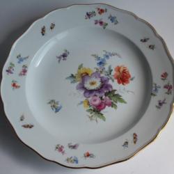 MEISSEN Assiette porcelaine Fleurs Papillons XIXe si&egrave;cle