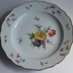 MEISSEN Assiette porcelaine Fleurs Papillons XIXe si&egrave;cle