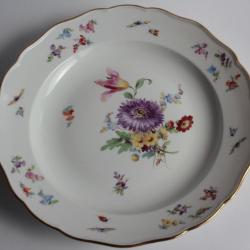 MEISSEN Assiette porcelaine Fleurs Papillons XIXe si&egrave;cle